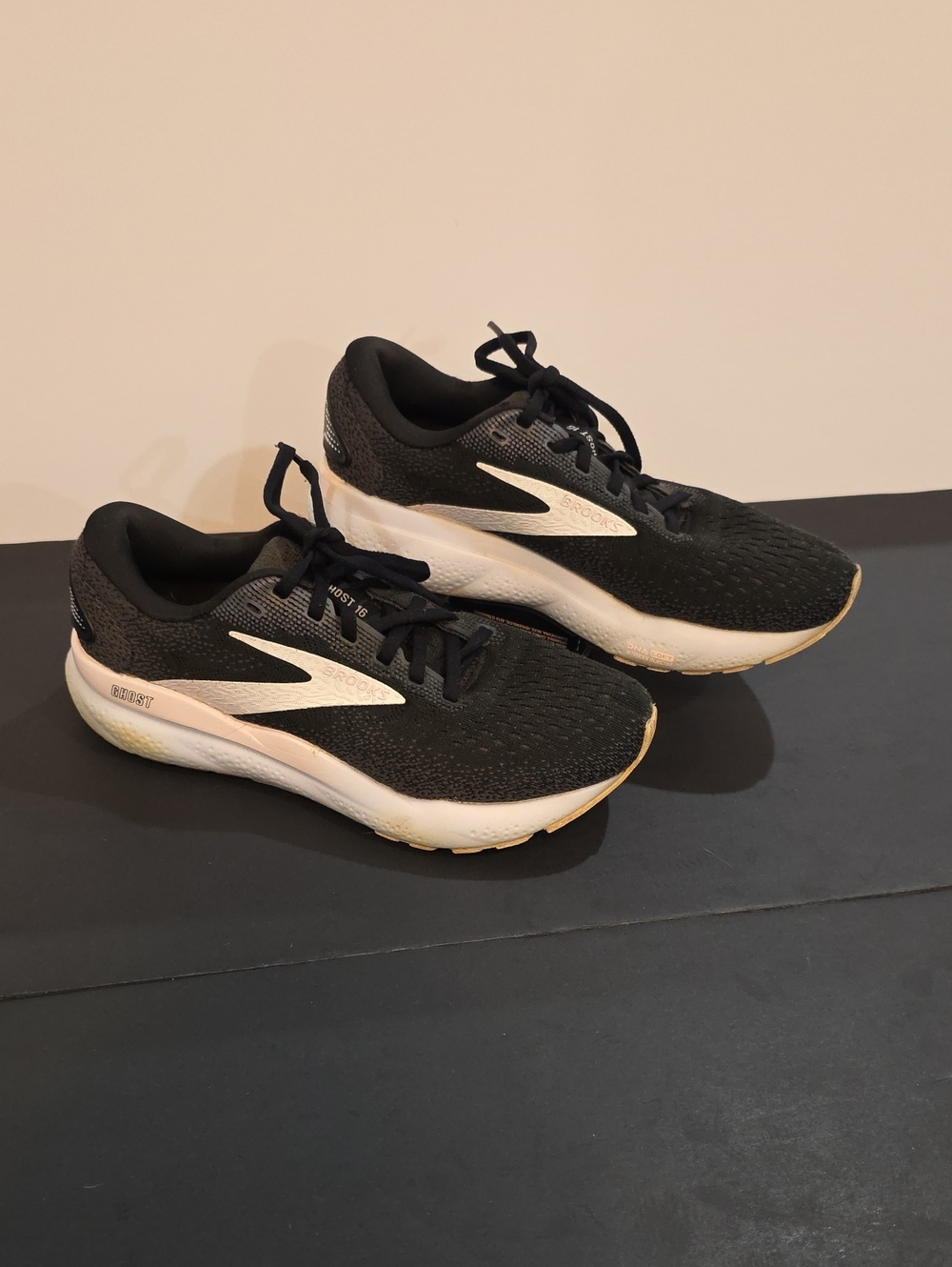 Brooks Ghost 16 Womens Black and White Run Neutral Sneakers Size 7